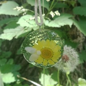Seashell pressed flowers necklace